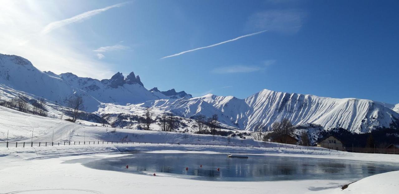 - Du Hameau Des Aiguilles *